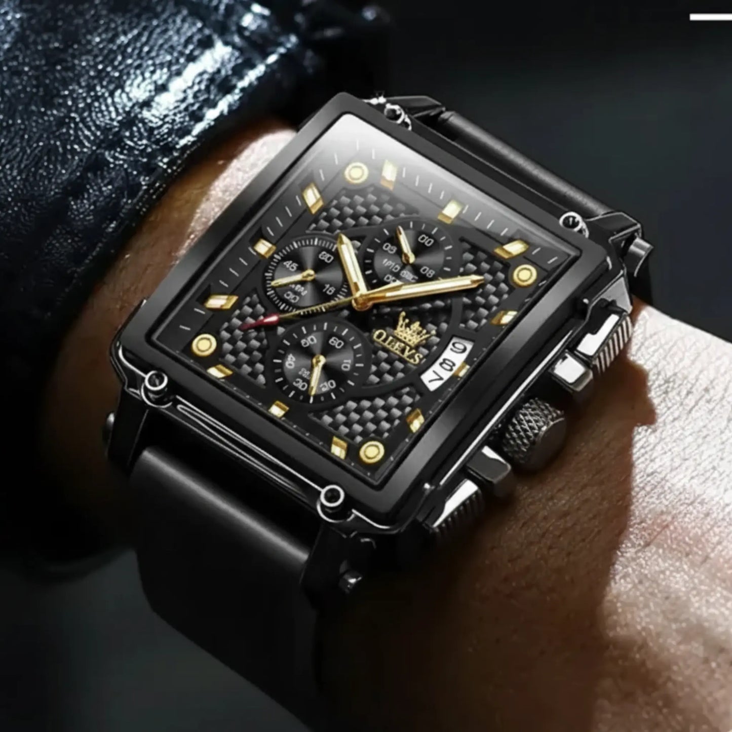 MENS-WATCH-WIHT-LEATHER-STRAP
