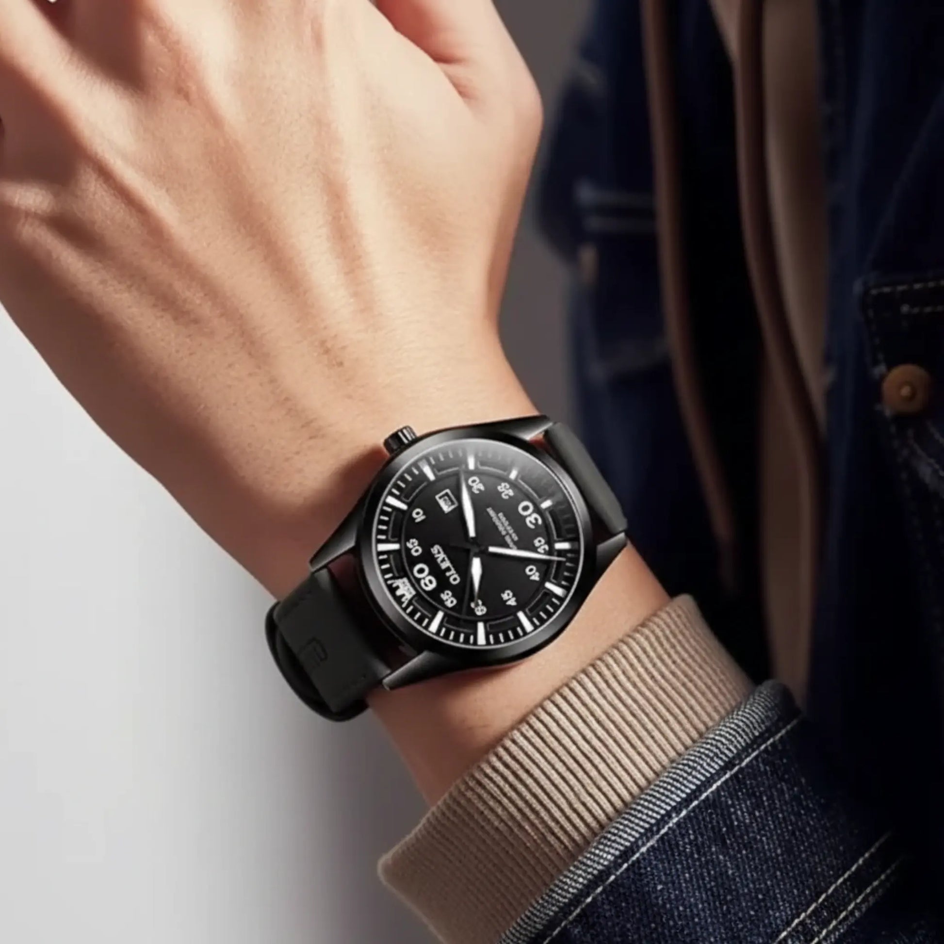 MENS-WATCH-WITH-LEATHER-STRAP