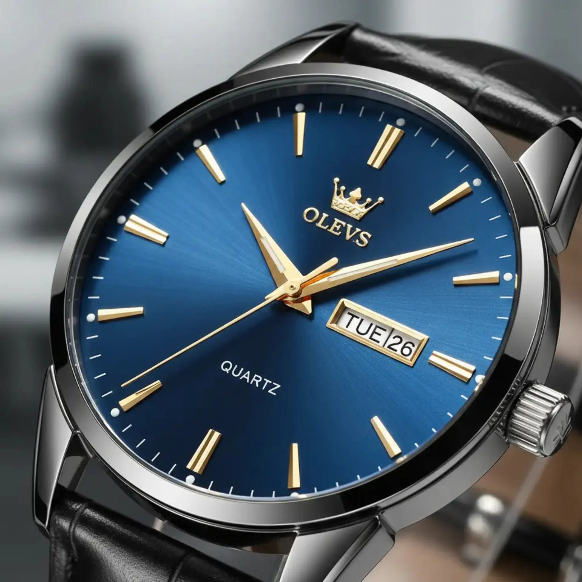MENS-WATCH-WITH-LEATHER-STRAP
