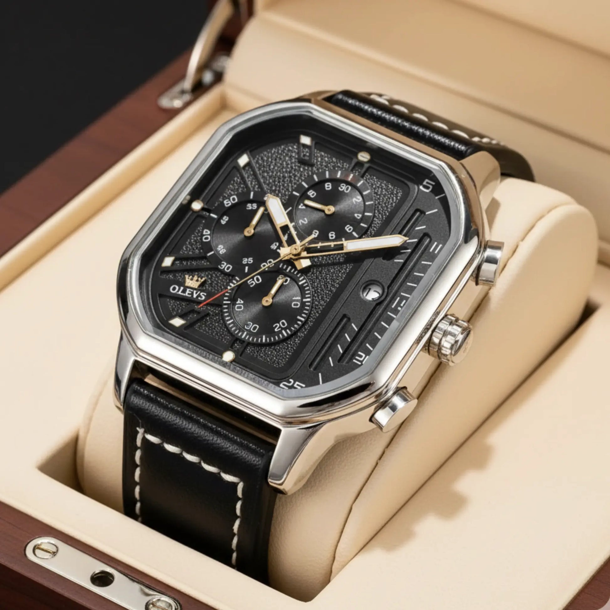 MENS-WATCH-WITH-LEATHER-STRAP
