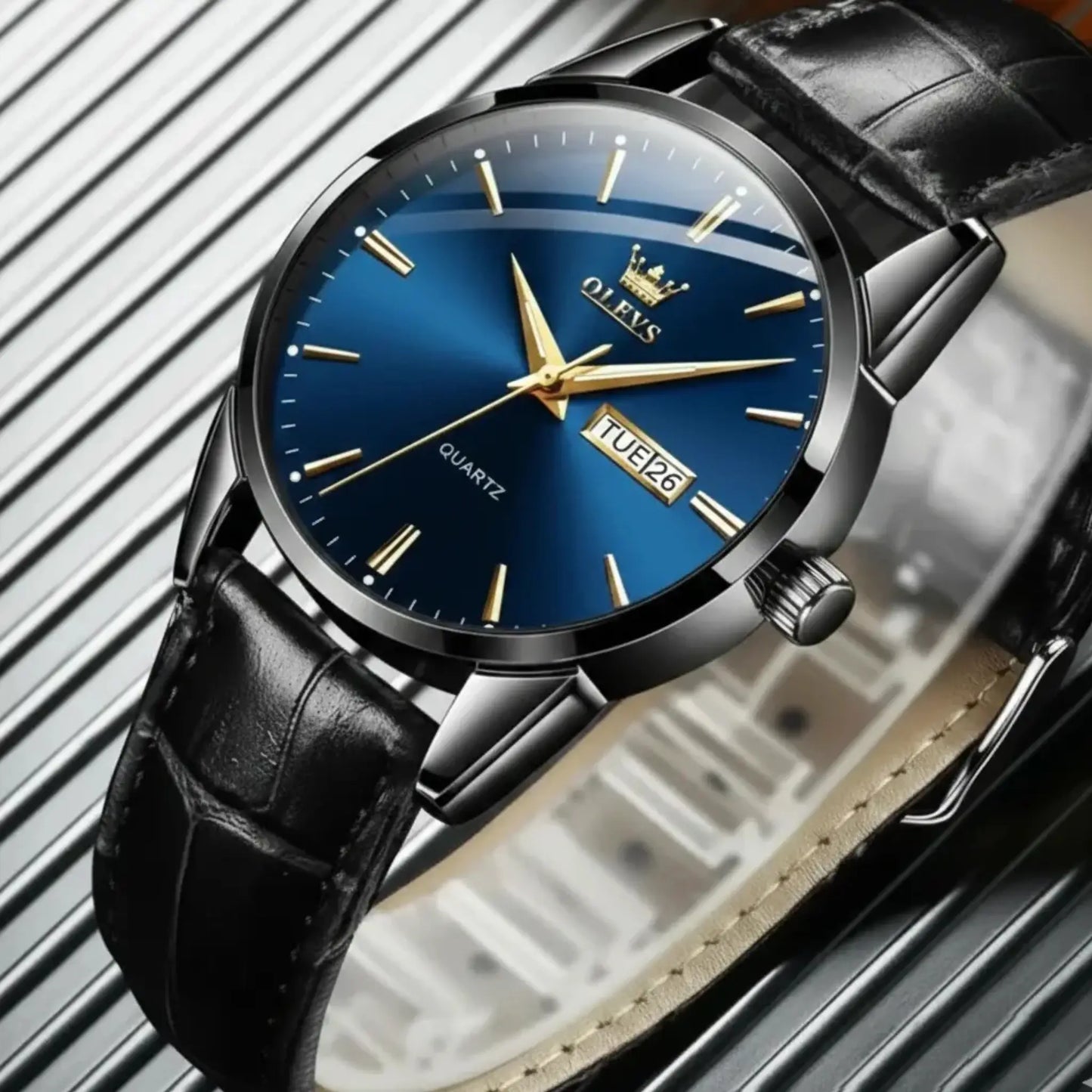 MENS-WATCH-WITH-LEATHER-STRAP