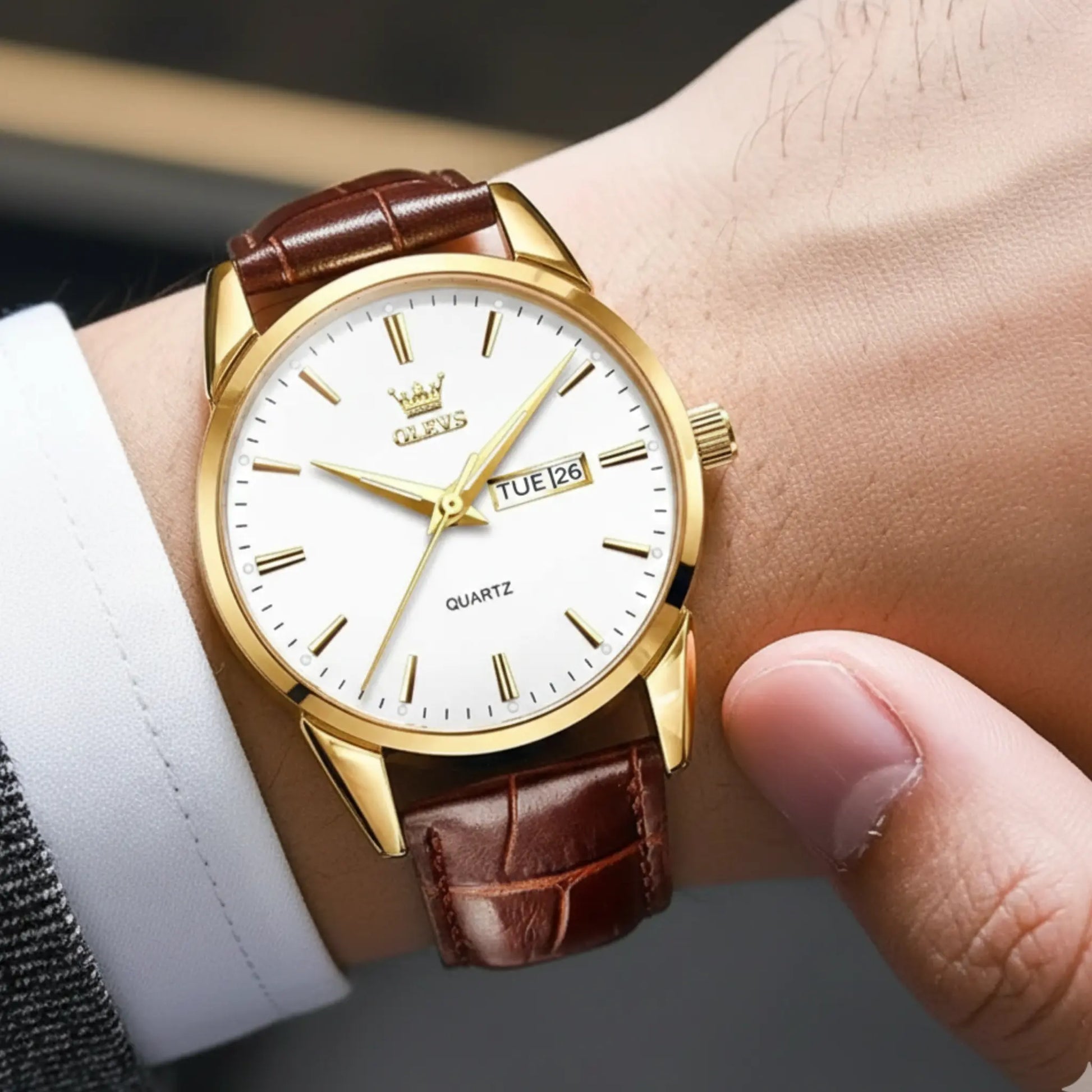 MENS-WATCH-WITH-LEATHER-STRAP