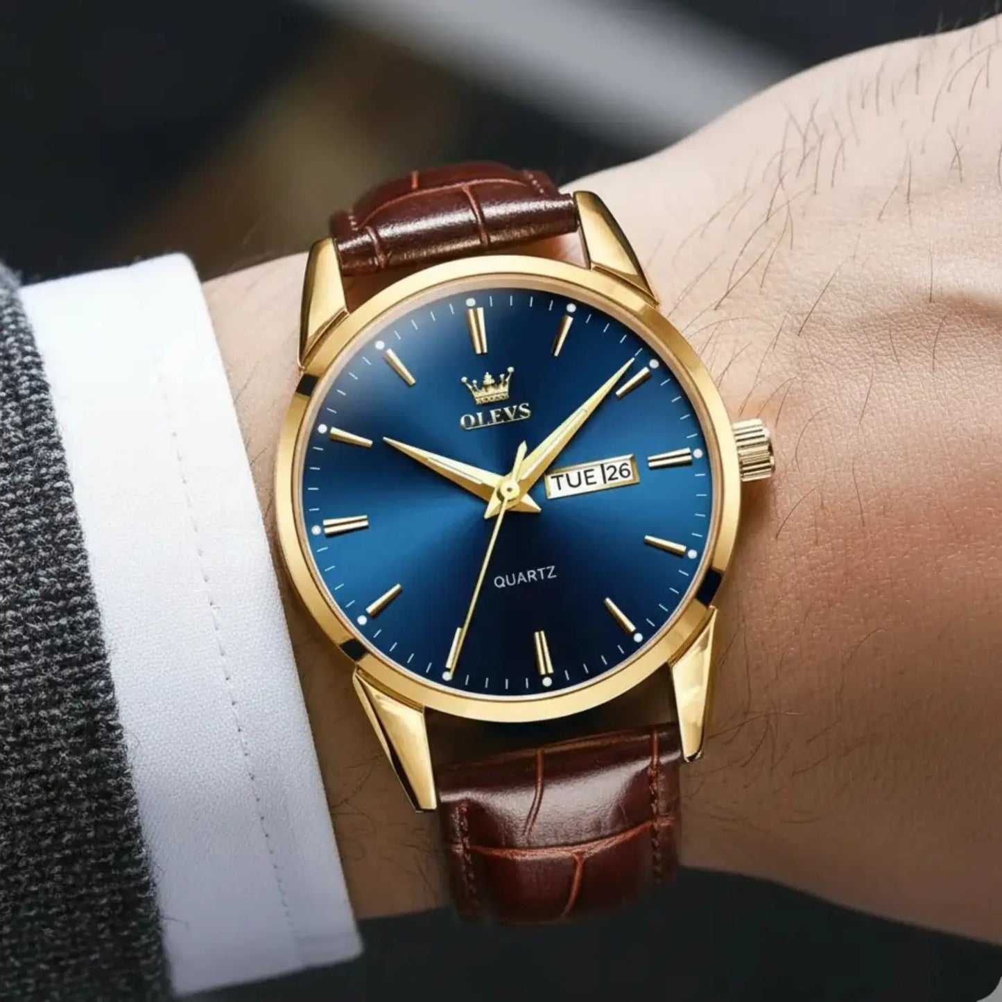 MENS-WATCH-WITH-LEATHER-STRAP