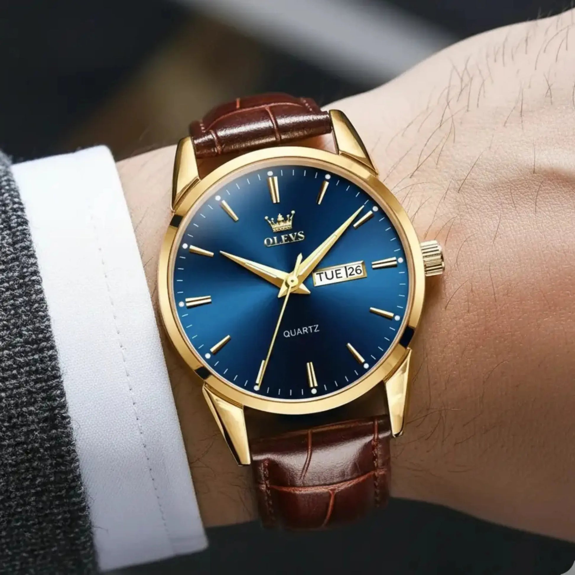 MENS-WATCH-WITH-LEATHER-STRAP
